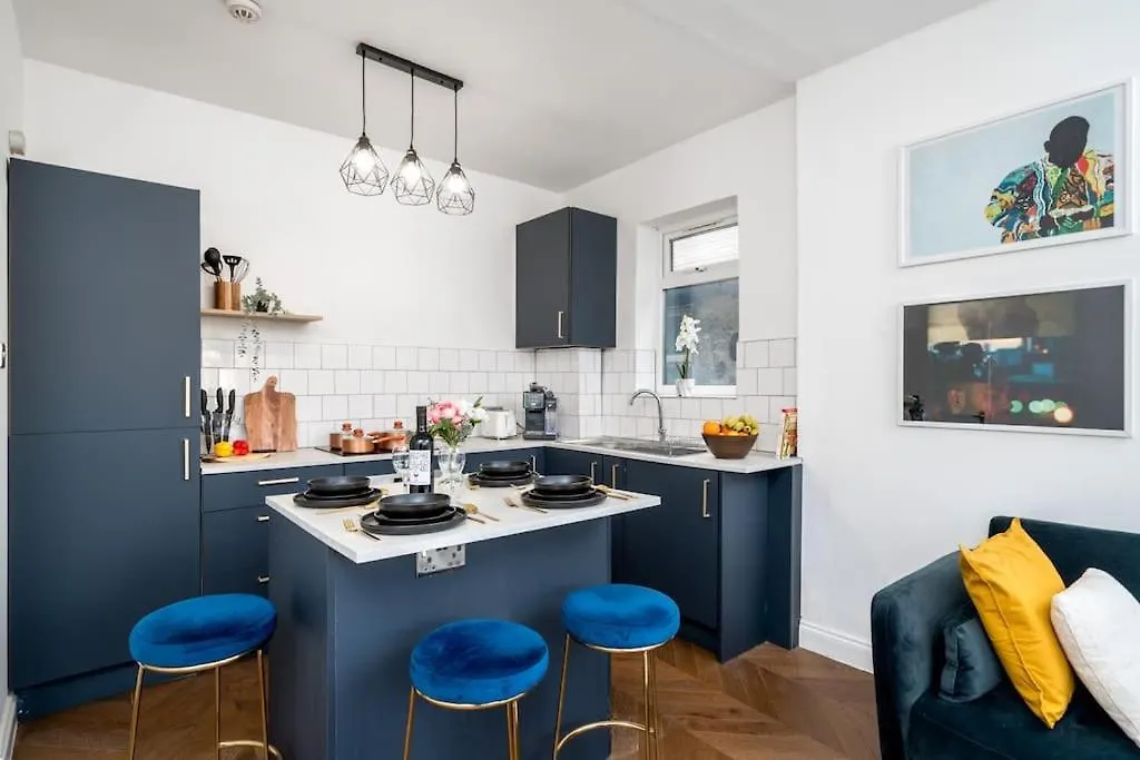 アパート Beautiful Luxe 3 Bedroom With 4 Beds ロンドン